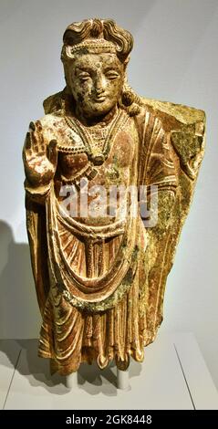 Bodhisattva Maitreya, die rechte Hand hochgehalten (abhaya-mudra) 200 - 300 A.D 52 × h 30 × 12,0 cm Gandhara Gandhara 2nd - 3rd Jahrhundert A.D., Pakistan und Ostafghan, Stockfoto