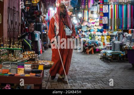 Straßenszene im Souk Semmarine, Marrakesch, Marokko, Afrika. Stockfoto