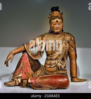 Shanxi. 1100 - 1200 Liao-Dynastie (907-1125) / Jin-Dynastie (1115-1234) Asien, China, (buddhistische Gottheit Guanyin, Retter von Menschen in Gefahr, dargestellt als Meditation auf einem Felsen. Spiegelung des Mondes im Wasser, ein Symbol der Illusion und Vergänglichkeit im Buddhismus.) Stockfoto