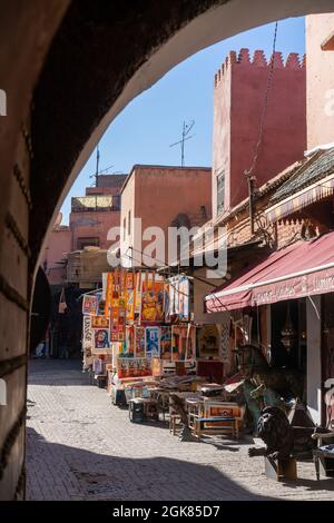 Straßenszene im Souk Semmarine, Marrakesch, Marokko, Afrika. Stockfoto