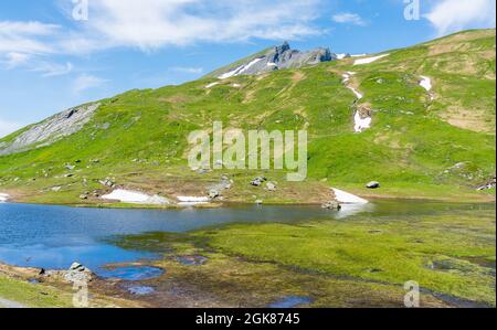 Schöne Landschaft am Kleinen Sankt Bernhard Pass an einem Sommernachmittag, zwischen Italien und Frankreich. Stockfoto