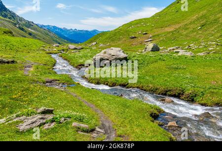 Schöne Landschaft am Kleinen Sankt Bernhard Pass an einem Sommernachmittag, zwischen Italien und Frankreich. Stockfoto