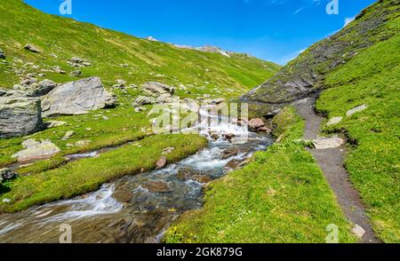 Schöne Landschaft am Kleinen Sankt Bernhard Pass an einem Sommernachmittag, zwischen Italien und Frankreich. Stockfoto