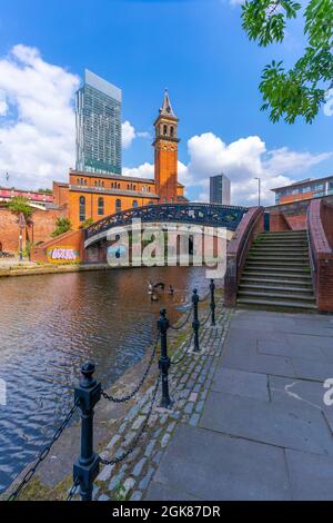 Blick auf 301 Deansgate, St. George's Church, Castlefield Canal, Manchester, England, Vereinigtes Königreich, Europa Stockfoto