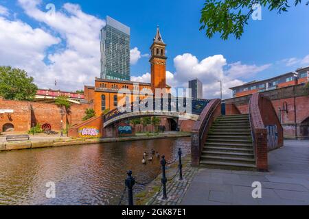 Blick auf 301 Deansgate, St. George's Church, Castlefield Canal, Manchester, England, Vereinigtes Königreich, Europa Stockfoto