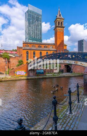 Blick auf 301 Deansgate, St. George's Church, Castlefield Canal, Manchester, England, Vereinigtes Königreich, Europa Stockfoto