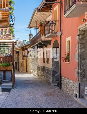 Idyllischer Anblick im schönen Dorf Etroubles, im Grossen St. Bernhard-Tal. Aostatal, Italien. Stockfoto