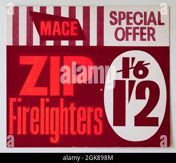 Vintage 1960s Shop Price Display Card - Zip Fireelighters Stockfoto