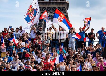Die Fans Serbiens feuern ihr Team während des FIBA 3x3 Europe Cup 2021 vom 10. Bis 12. September 2021 im Le Trocadéro in Paris, Frankreich - Foto Antoine Massinon / A2M Sport Consulting / DPPI Stockfoto