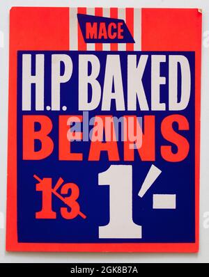 Karte mit Preisen für den Vintage-Shop der 1960er-Jahre – HP Baked Beans Stockfoto