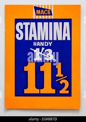 Vintage 1960er Shop Preiskarte - Stamina Hundefutter Stockfoto