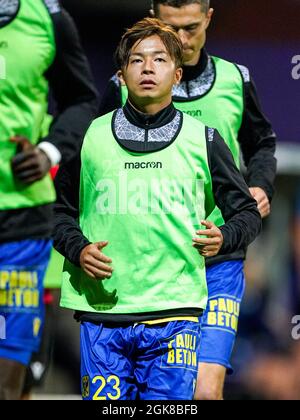 ANTWERPEN, BELGIEN - 13. SEPTEMBER: Tatsuya Ito von STVV beim Aufwärmen während des Jupiler Pro League-Spiels zwischen K. Beerkot v.a. und STVV im Olympischen Stadion am 13. September 2021 in Antwerpen, Belgien (Foto: Jeroen Meuwsen/Orange Picches) Stockfoto