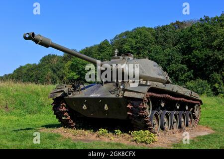 Ein leichter Panzer der M41 Walker Bulldog aus dem zweiten Weltkrieg in Fort Eben-Emael in Eben-Emael (Lüttich), Belgien Stockfoto