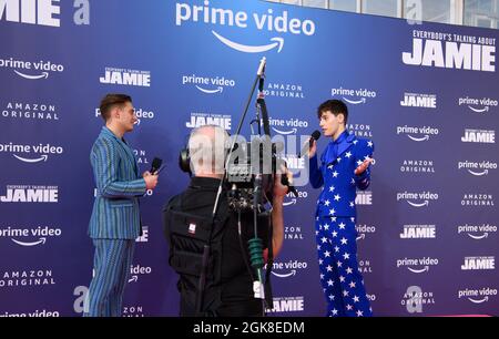 NUR FÜR REDAKTIONELLE VERWENDUNG Max Harwood nimmt an der Weltpremiere von Amazon Prime Video's Everybody's Talking About Jamie in der Royal Festival Hall, London, Teil. Bilddatum: Montag, 13. September 2021. Stockfoto