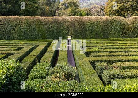 Valsanzibio, Padua - Italien, 11. September 2021: Garten der Villa Barbarigo in Valsanzibio, Padua. Uraltes Buchsbaumlabyrinth Stockfoto