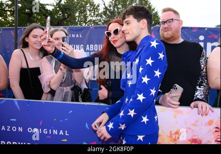 NUR FÜR REDAKTIONELLE VERWENDUNG Max Harwood nimmt an der Weltpremiere von Amazon Prime Video's Everybody's Talking About Jamie in der Royal Festival Hall, London, Teil. Bilddatum: Montag, 13. September 2021. Stockfoto