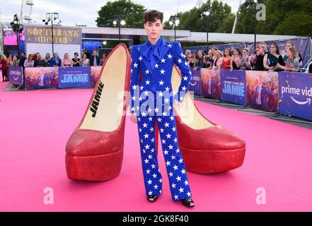 NUR FÜR REDAKTIONELLE VERWENDUNG Max Harwood nimmt an der Weltpremiere von Amazon Prime Video's Everybody's Talking About Jamie in der Royal Festival Hall, London, Teil. Bilddatum: Montag, 13. September 2021. Stockfoto