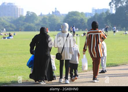 Vielfalt im Hyde Park, an einem warmen, sonnigen Tag, in London, Großbritannien Stockfoto