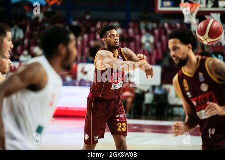 Venedig, Italien. September 2021. Jeff Brooks (Umana Reyer Venezia) durante Umana Reyer Venezia VS UNAHOTELS Reggio Emilia, Basket Supercoppa Italiana in Venezia, Italia, 13 settembre 2021 Quelle: Independent Photo Agency/Alamy Live News Stockfoto