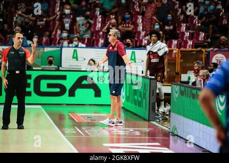 Venedig, Italien. September 2021. Walter De Rafaele (Coach Umana Reyer Venezia) durante Umana Reyer Venezia VS UNAHOTELS Reggio Emilia, Basket Supercoppa Italyana in Venezia, Italia, 13 settembre 2021 Credit: Independent Photo Agency/Alamy Live News Stockfoto