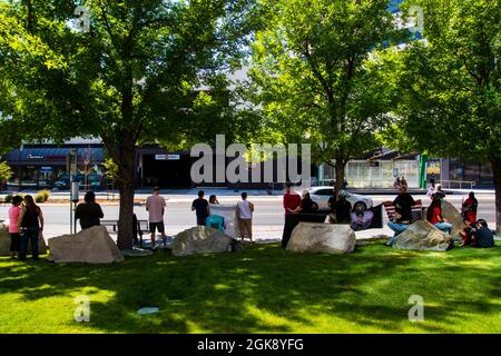 Reno, Usa. September 2021. Demonstranten versammeln sich vor einem Bundesgericht, während sie gegen die Tötung durch die Polizei protestieren.Demonstranten versammelten sich vor einem Bundesgericht in Reno, um ihre Besorgnis über die Tötung durch die Polizei zum Ausdruck zu bringen. Sie forderten unabhängige Ermittlungen, wenn die Polizei in tödliche Vorfälle verwickelt ist. Kredit: SOPA Images Limited/Alamy Live Nachrichten Stockfoto