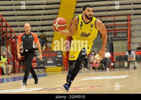 Napoli, Italien. September 2021. Naz Mitrou-Spieler von Germani Brescia, während des Supercoppa-Basketballspiels zwischen Gevi Napoli und Germani Brescia, Endergebnis 74 - 81, Spiel gespielt im Palabarbuto in Neapel. Quelle: SIPA USA/Alamy Live News Stockfoto