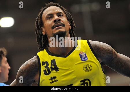 Napoli, Italien. September 2021. David Moss Spieler von Germani Brescia, während des Supercoppa Basketballspiels zwischen Gevi Napoli und Germani Brescia, Endergebnis 74 - 81, Spiel gespielt im Palabarbuto in Neapel. Neapel, Italien, 13. September 0221. (Foto von Vincenzo Izzo/Sipa USA) Quelle: SIPA USA/Alamy Live News Stockfoto