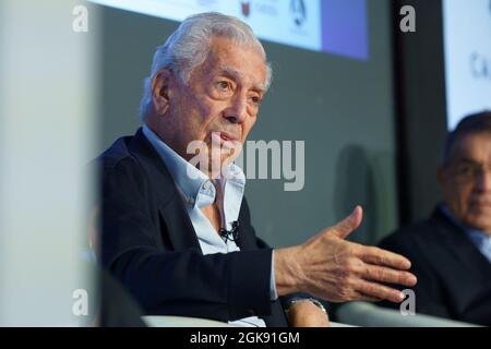 Madrid, Spanien. September 2021. Nobelpreisträger Mario Vargas Llosa nimmt am Forum „Literatura y America Latina“ in der Casa America in Madrid Teil. (Foto: Atilano Garcia/SOPA Images/Sipa USA) Quelle: SIPA USA/Alamy Live News Stockfoto