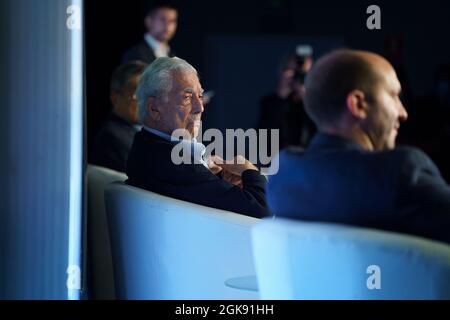 Madrid, Spanien. September 2021. Nobelpreisträger Mario Vargas Llosa nimmt am Forum „Literatura y America Latina“ in der Casa America in Madrid Teil. (Foto: Atilano Garcia/SOPA Images/Sipa USA) Quelle: SIPA USA/Alamy Live News Stockfoto