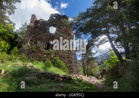 Burgruine in Valles Okzidentales, Okzidental, Südpyrenäen, Spanien, Huesca Stockfoto