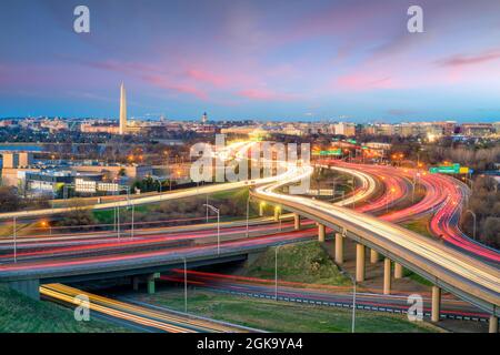 Skyline von Washington, D.C. bei Dämmerung Stockfoto