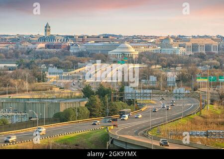 Skyline von Washington, D.C. bei Dämmerung Stockfoto