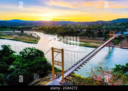 Schöne Brücke in Kon TUM Provinz Zentralvietnam Stockfoto