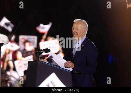 Long Beach, USA. September 2021. US-Präsident Joe Biden spricht am 13. September 2021 im Long Beach City College in Long Beach, CA, während eines No-Events zur Rückrufaktion mit US-Präsident Joe Biden. Einen Tag vor der Wahl zur Erinnerung an Kalifornien steht die Gov. Gavin Newsom wurde von US-Präsident Joe Biden unterstützt, während er weiterhin im ganzen Staat Wahlkampf führt. (Foto von Brian Feinzimer/Sipa USA) Quelle: SIPA USA/Alamy Live News Stockfoto