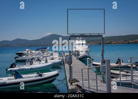 Sardinien, Italien 26. Mai 2018: Luxusyachten dockten im Hafen an. Stockfoto