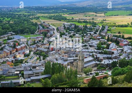 Panoramablick auf Llívia in der Region Baja Cedaña, Gerona, Katalonien, Spanien Stockfoto