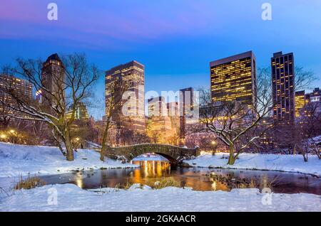 Gapstow Bridge im Winter, Central Park New York City Stockfoto