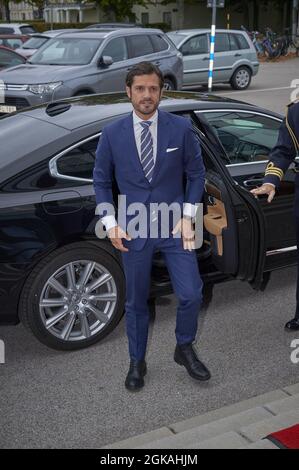 Prinz Carl Philip besucht Landscape Blekinge in Südschweden, um die Aufmerksamkeit auf die lokalen Bemühungen im Gefolge der Pandemie zu lenken. In Karlskrona trifft Carl Philip unter anderem Vertreter aus der Region Blekinge, der Regenschirmproduktion und dem Womens Schelter. Aufgrund der COVID-19-Pandemie besucht die königliche Familie alle 21 Grafschaften in Schweden. Es ist eine Möglichkeit für die königliche Familie, den Betroffenen Beileid zu bekunden und den lokalen Bemühungen in verschiedenen Bereichen der Gesellschaft Aufmerksamkeit zu schenken. Karlskrona, Schweden, 13. September 2021. Foto von Stefan Lindblom/Stella Pictures/ABACAPRESS.COM Stockfoto