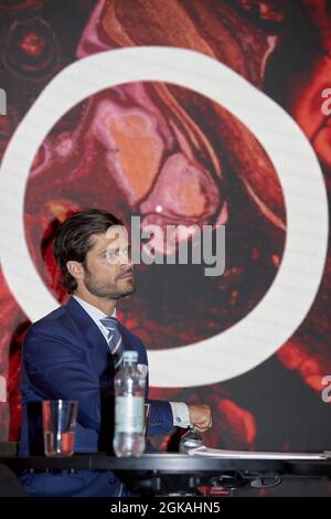 Prinz Carl Philip besucht Landscape Blekinge in Südschweden, um die Aufmerksamkeit auf die lokalen Bemühungen im Gefolge der Pandemie zu lenken. In Karlskrona trifft Carl Philip unter anderem Vertreter aus der Region Blekinge, der Regenschirmproduktion und dem Womens Schelter. Aufgrund der COVID-19-Pandemie besucht die königliche Familie alle 21 Grafschaften in Schweden. Es ist eine Möglichkeit für die königliche Familie, den Betroffenen Beileid zu bekunden und den lokalen Bemühungen in verschiedenen Bereichen der Gesellschaft Aufmerksamkeit zu schenken. Karlskrona, Schweden, 13. September 2021. Foto von Stefan Lindblom/Stella Pictures/ABACAPRESS.COM Stockfoto