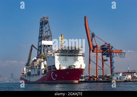 Das Bohrschiff wird als in Istanbul verankert angesehen. Stockfoto