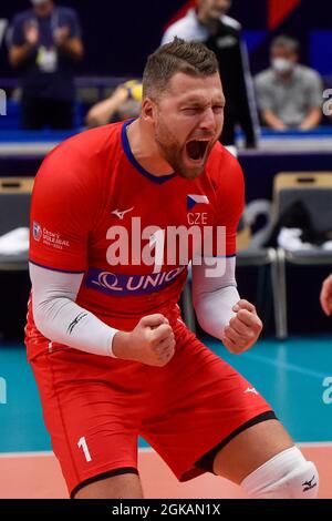 Ostrava, Tschechische Republik. September 2021. Milan Monik aus der Tschechischen Republik feiert den Gewinn der Volleyball-Europameisterschaft der Männer im Jahr 16 Spiel Tschechische Republik gegen Frankreich in Ostrava, Tschechische Republik, 13. September 2021. Kredit: Jaroslav Ozana/CTK Foto/Alamy Live Nachrichten Stockfoto