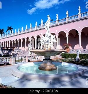 Springbrunnen im Innenhof des Ringling Art Museum, Arasota, Florida, USA. Stockfoto