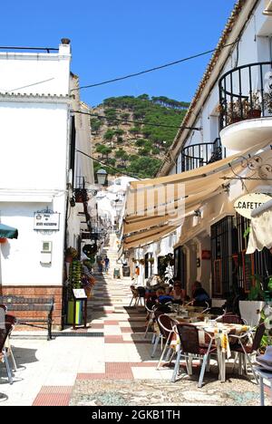 Blick auf die Calle San Sebastian, Mijas, Andalucia, Spanien. Stockfoto
