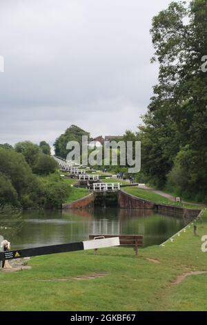 Schleusenflug auf dem Kennet- und Avon-Kanal in Caen Hill Stockfoto