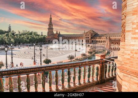 Blick über die Plaza de Espana im Sonnenuntergang Stockfoto