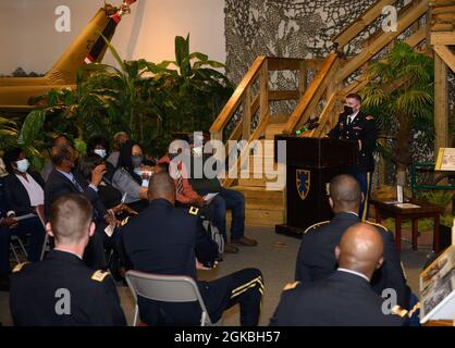 Am 4. März 2020 findet im U.S. Army Transportation Museum auf der Joint Base Langley-Eustis, Virginia, eine Zeremonie zur Verleihung der Bronzestarmedaille statt. Die Zeremonie fand zu Ehren von Ronald Mallory statt, einem Veteran des Vietnamkriegs, der 50 Jahre nach einer Schlacht, die er am 23. Februar 1971 während einer Konvoi-Operation im an Khe-Pass in der Provinz Binh Dinh der ehemaligen Republik Vietnam kämpfte, den Bronzestar erhielt. Stockfoto