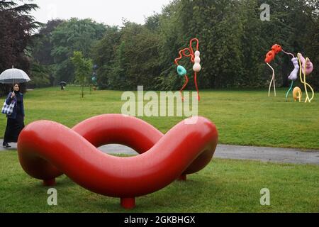 London, Großbritannien, 14. September 2021: Zur jährlichen Frieze Sculpture Ausstellung wurden im Regent's Park Skulpturen von siebzehn verschiedenen Künstlern ausgestellt. „Play Sculpture“, 1965-ca. 1980, stammt vom japanisch-amerikanischen Künstler Isamu Noguchi. Anna Watson/Alamy Live News Stockfoto