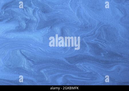 Abstrakte flüssige Kunst Hintergrund marineblaue Farben. Flüssiger Marmor. Acrylmalerei auf Leinwand mit Saphir-Glanzgradient. Alkoholtinte Hintergrund mit Birne Stockfoto