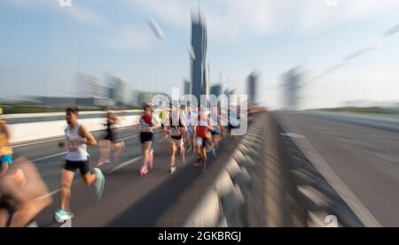 Dynamischer Zoom-Effekt beim Vienna City Marathon Stockfoto