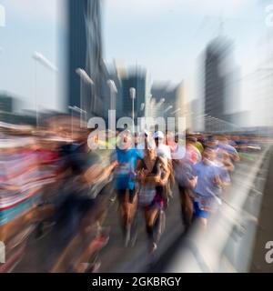 Dynamischer Zoom-Effekt beim Vienna City Marathon Stockfoto